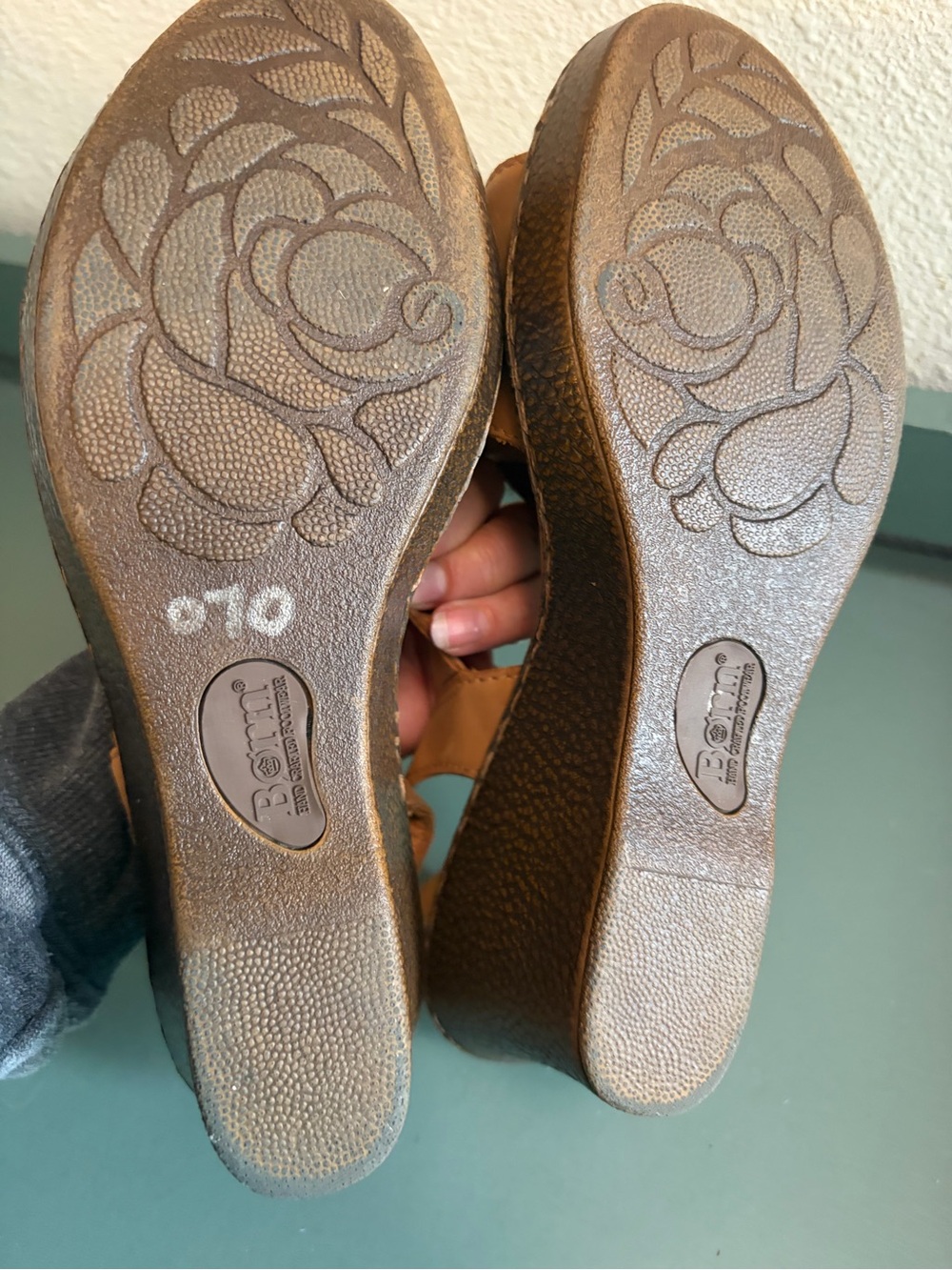 Born Leather ‘Ashley’ Tan Wedge Sandals - Picture 11 of 12
